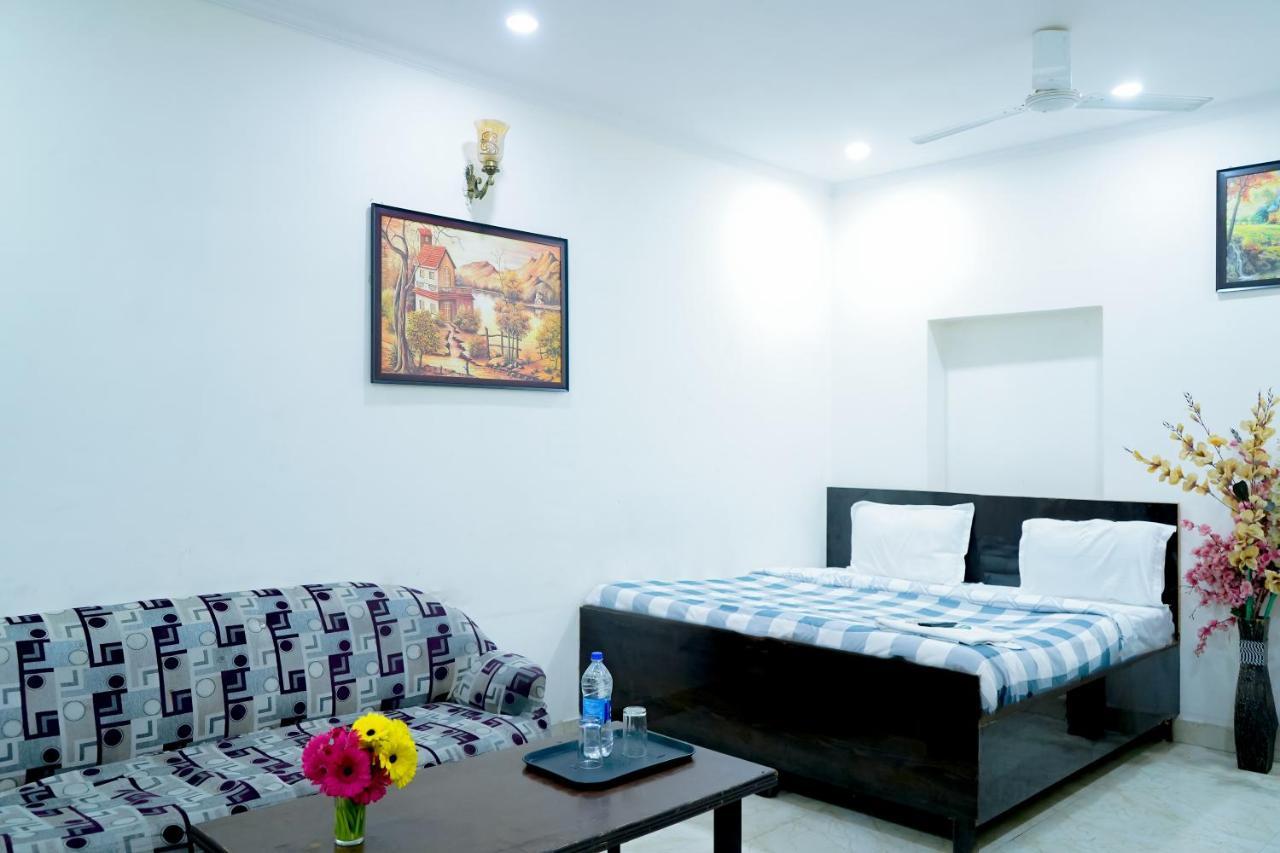 Hotel Tom - Jungpura Chruch Road Нью-Дели Экстерьер фото