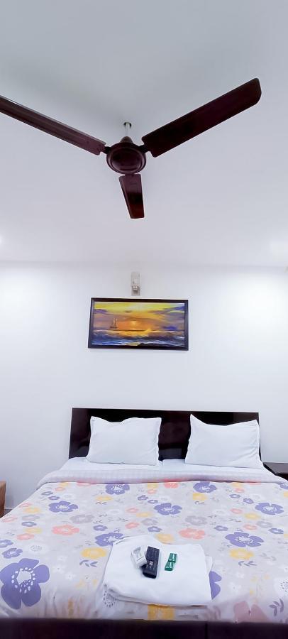 Hotel Tom - Jungpura Chruch Road Нью-Дели Экстерьер фото